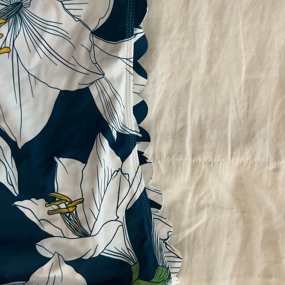 Mustard, white and green flower two piece swimsuit. Size L . From cup she - Picture 6 of 16